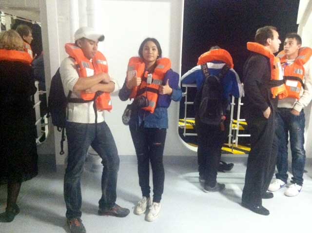 Costa-Concordia-Passengers-Wearing-Lifejackets