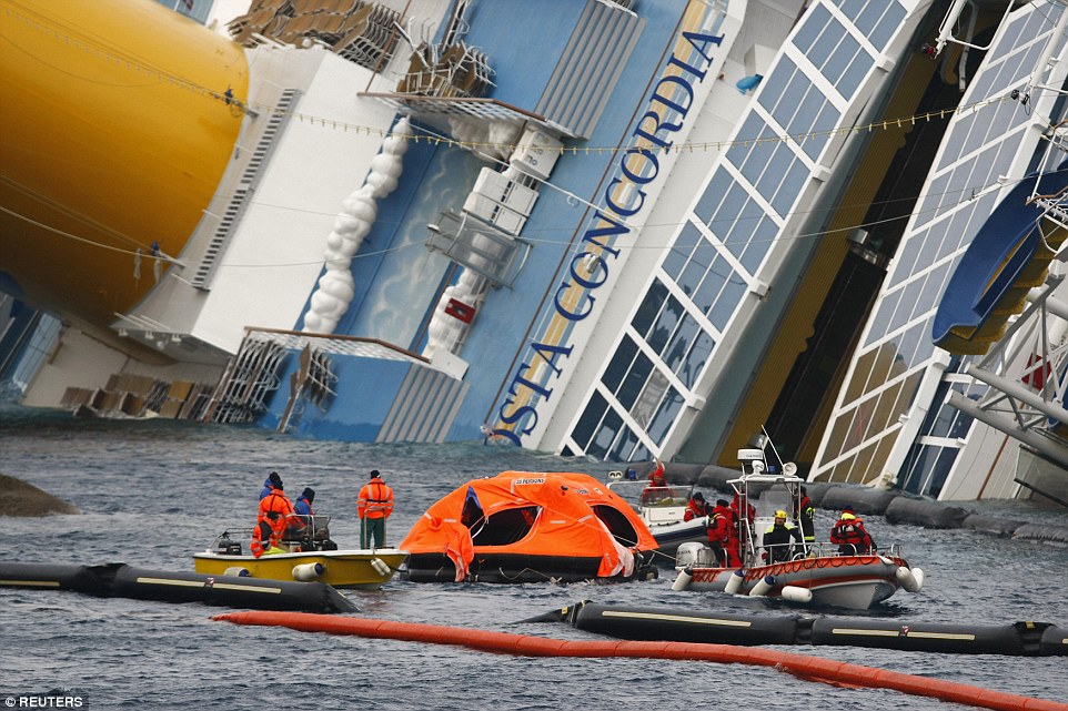 Costa-Concordia-Rescue-Workers