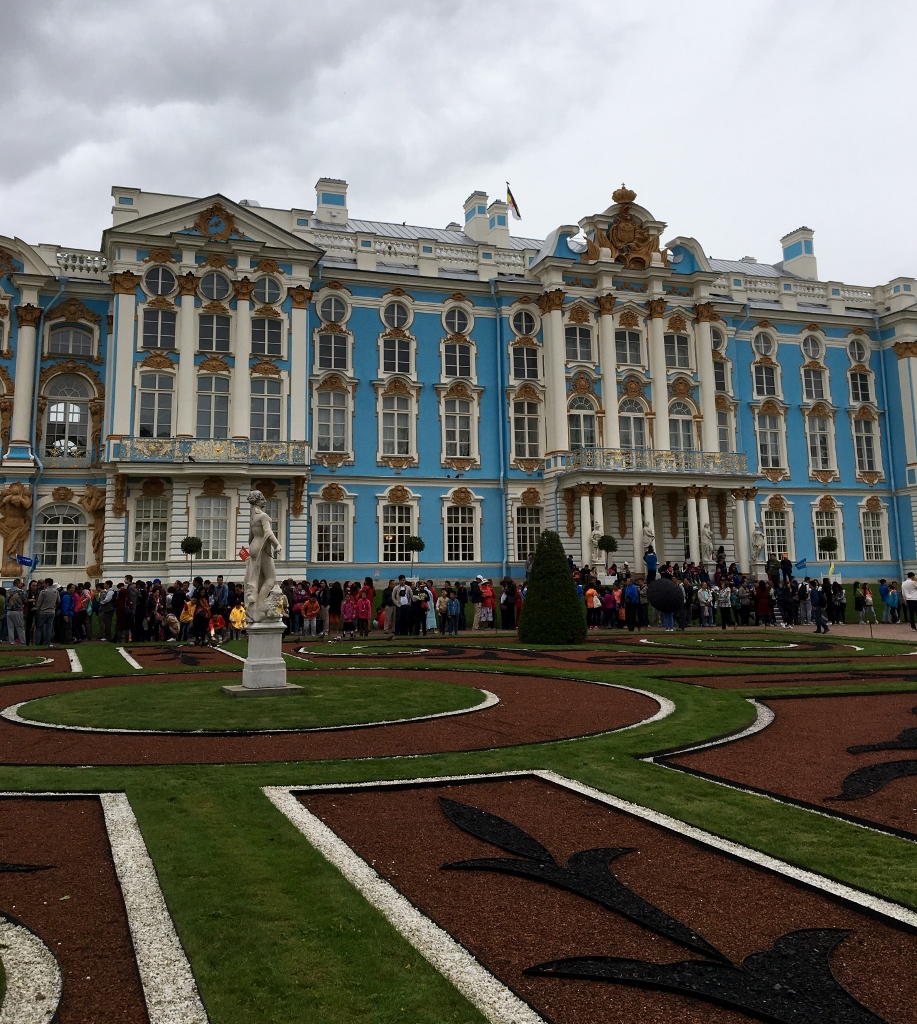 Russian-Palace-Tourist-Long-Line