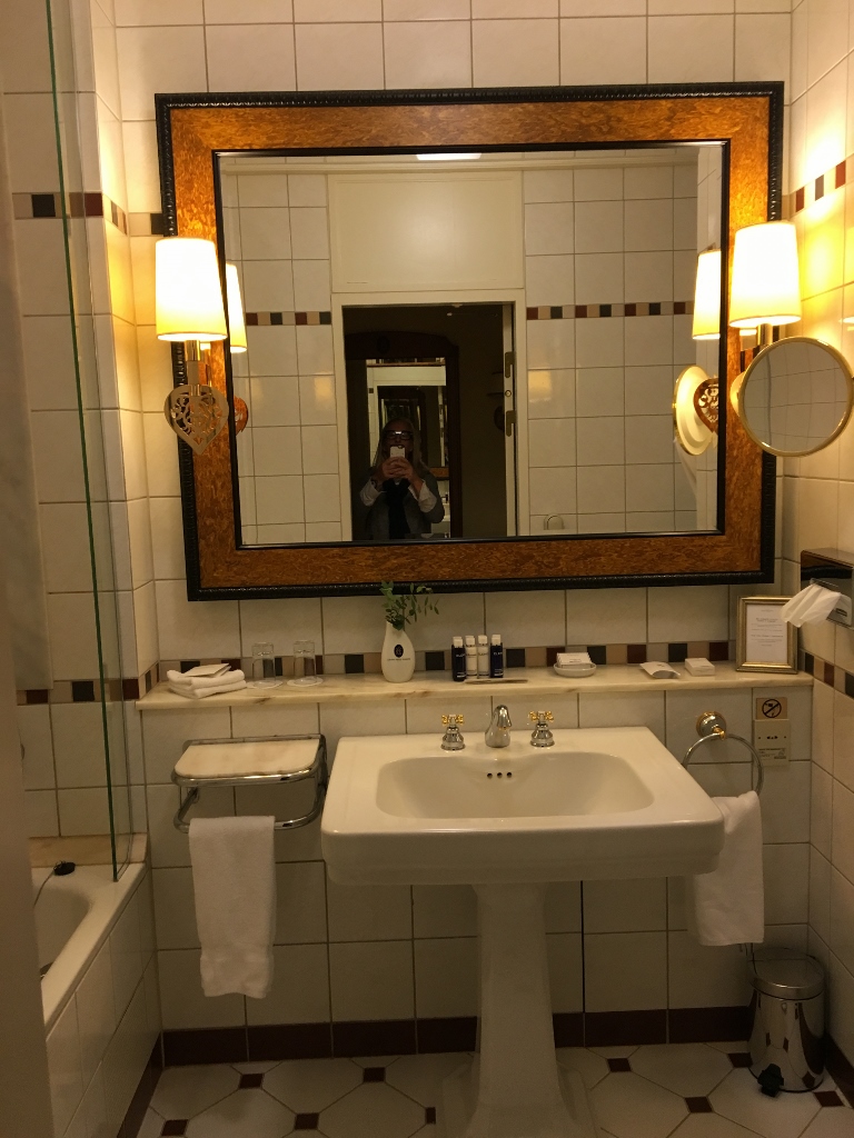 Belmond-Grand-Hotel-St-Petersburg-Russia-Bathroom