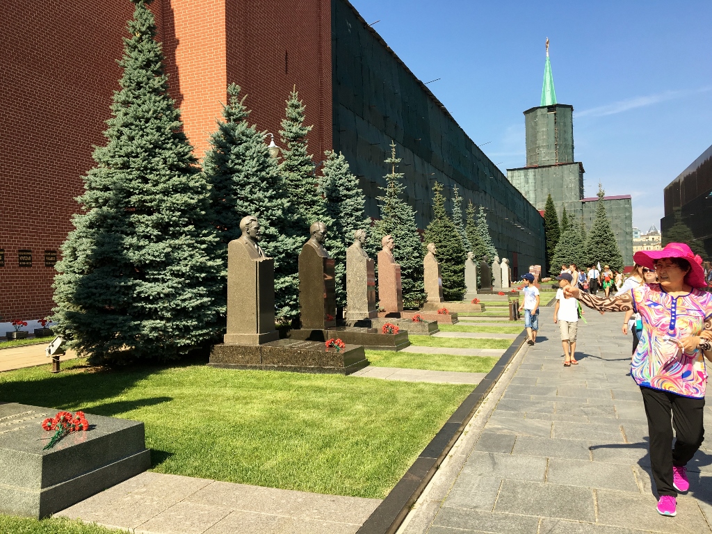 Kremlin-Wall-Necropolis
